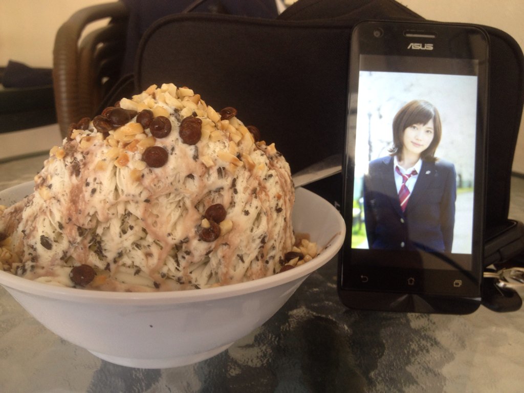 Wiww Vanilla Oreo + toping kacang &amp; chocochips by <a href="/StalloIceCream/">Stallo Ice Cream</a>. Tsubasa-chan, aing mkn duluk ya. 👏😍