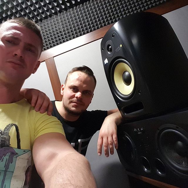 verba_official_'s tweet photo. #vxt8 #krkvxt8 #adama77x Showdown :) Testing speakers in the studio :) https://t.co/i08uGXMtod