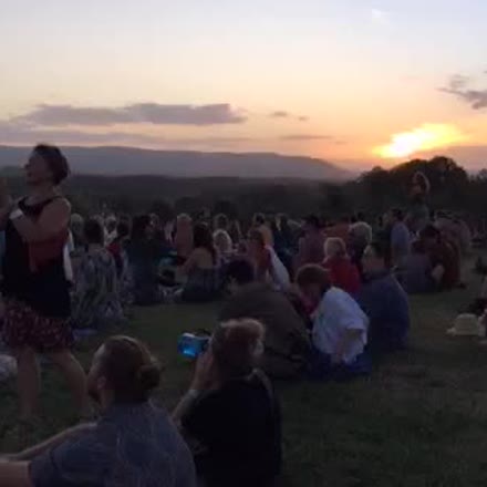 Lennard_Smith's tweet photo. |REPLAY| ➡️➡️ Final SUNSET 🌅 of 2015 from Woodford HILLTOP! ⬅️⬅️| Let'... #katch #Periscope https://t.co/3k9o7VDhiK https://t.co/8Bapgd4xWC