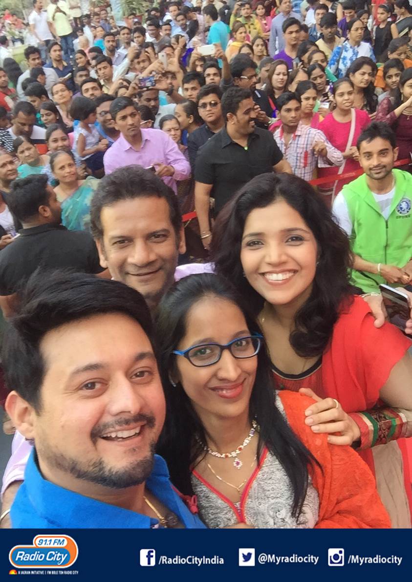 radiocityindia's tweet photo. #StarKatta best moments of #2015WillBeRememberedFor ever! #TeamMPM2 @rjshonali #Pune @muktabarve @swwapniljoshi https://t.co/6rKbxutWBG