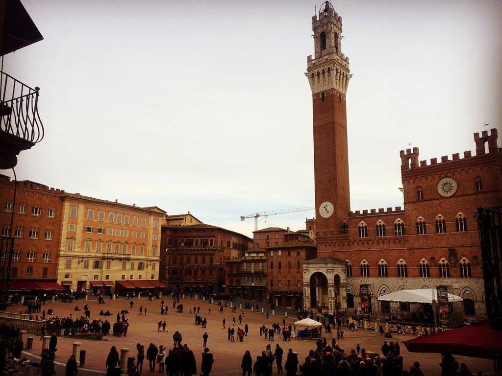 WeTuscany's tweet photo. #buonanno #salento #roma #sardegna #ristorante #loading2016 #fineanno #buonefeste #tavoli #hapoynewyear #treviso #t… https://t.co/fY3B0L8cy4