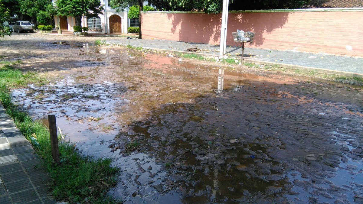 zonetti_german's tweet photo. @MRehnfeldt @LuisBareiro @Elgroseroese calle Colón Fdo Mora Z norte, fabrica lanza agua servida https://t.co/1z8SjKy8Hh