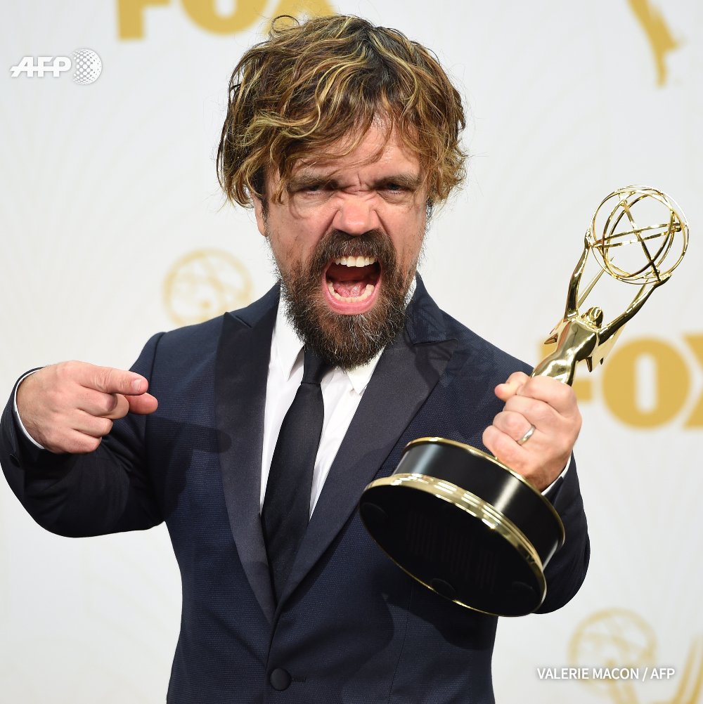 afpfr's tweet photo. #AFPretro2015 Peter Dinklage en pleine forme aux 67e Emmy Awards. Photo @Val007 #AFP #GameOfThrones https://t.co/6Vt3UDurPD