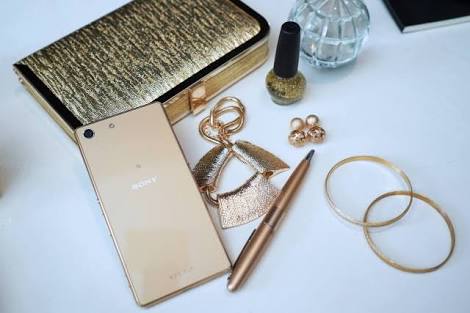 Gaya hidup glamour? #XperiaM5Dual siap melengkapimu. @SonyXperiaID