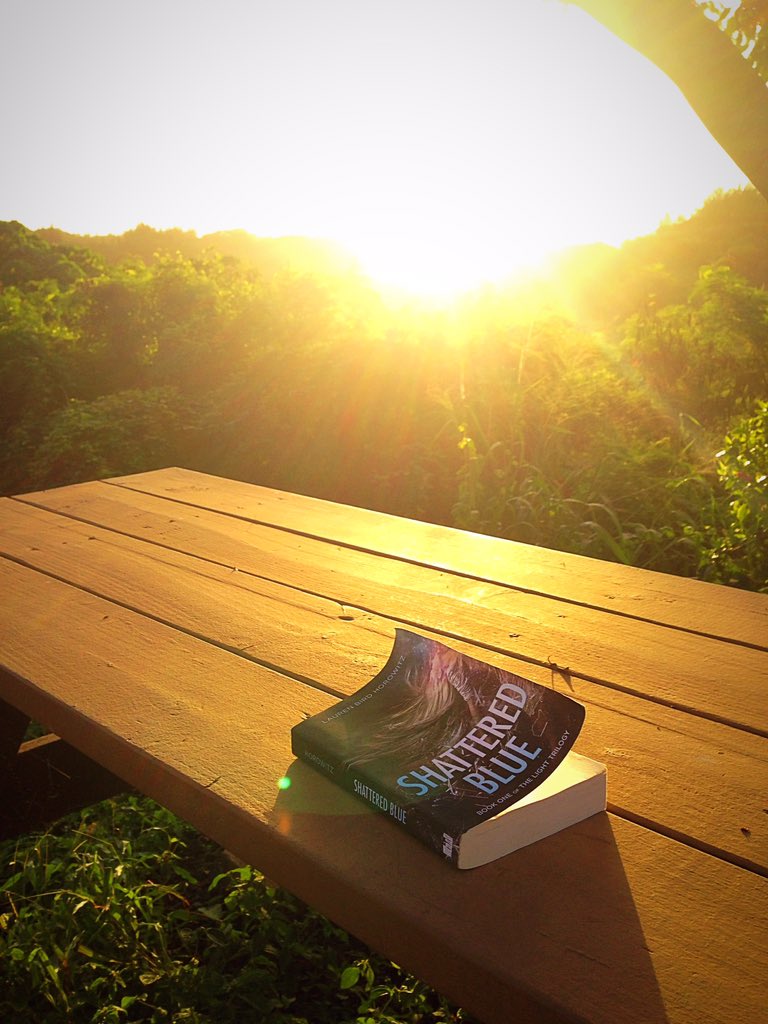 birdaileen's tweet photo. Sunrise reads ✨ destination #shatteredblue https://t.co/NofKsuyFyl #amreading #faenation #ya RT to win https://t.co/9NaajQ3I2y