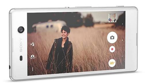 Jangan lewatkan momen senyum manis dari orang-orang tercintamu. Abadikan dengan #XperiaM5Dual. @SonyXperiaID