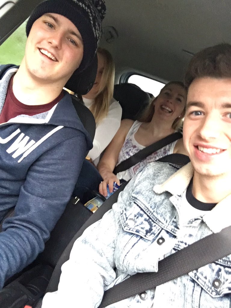 lee_guthrie's tweet photo. Half the team making their way up to Edinburgh for #edinburghhogmanay #coolkar πΎπΎππ https://t.co/qg1woRukS4