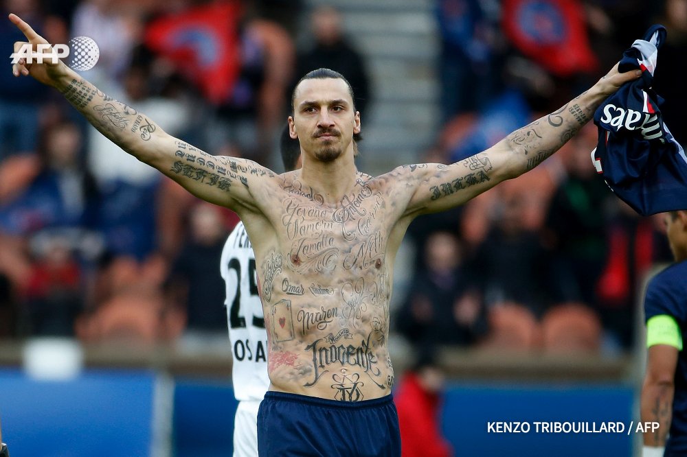 afpfr's tweet photo. #AFPretro2015 @Ibra_official après avoir marqué contre Caen. Photo @Kenzotribou #AFP https://t.co/kZoGJPbGD2
