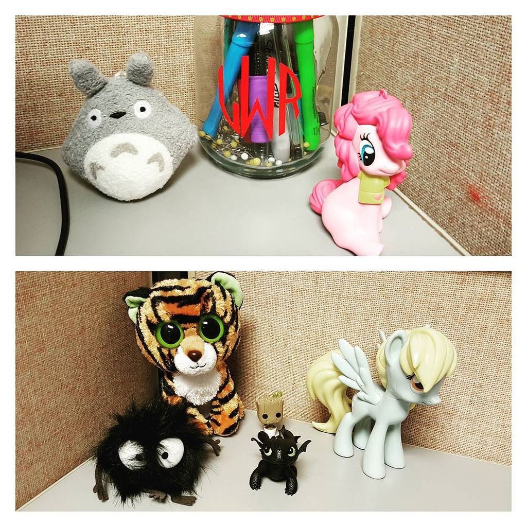 PinkieFanClub's tweet photo. No more seasonal decorations.. so I get to put my buddies back on my desk!
πππ
#totoro #sootgremlin #derpy #pinkiep⦠https://t.co/3VV9SgAy6i