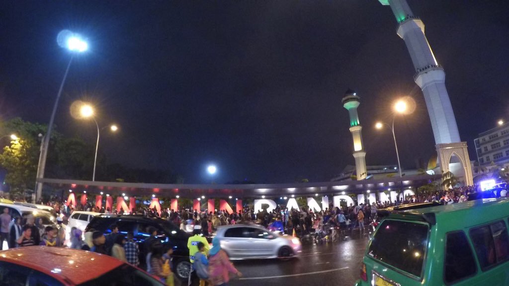 #lalinBDG 21.42: Alun padat merayap #tahunbaruanBDG | @LebayLobay