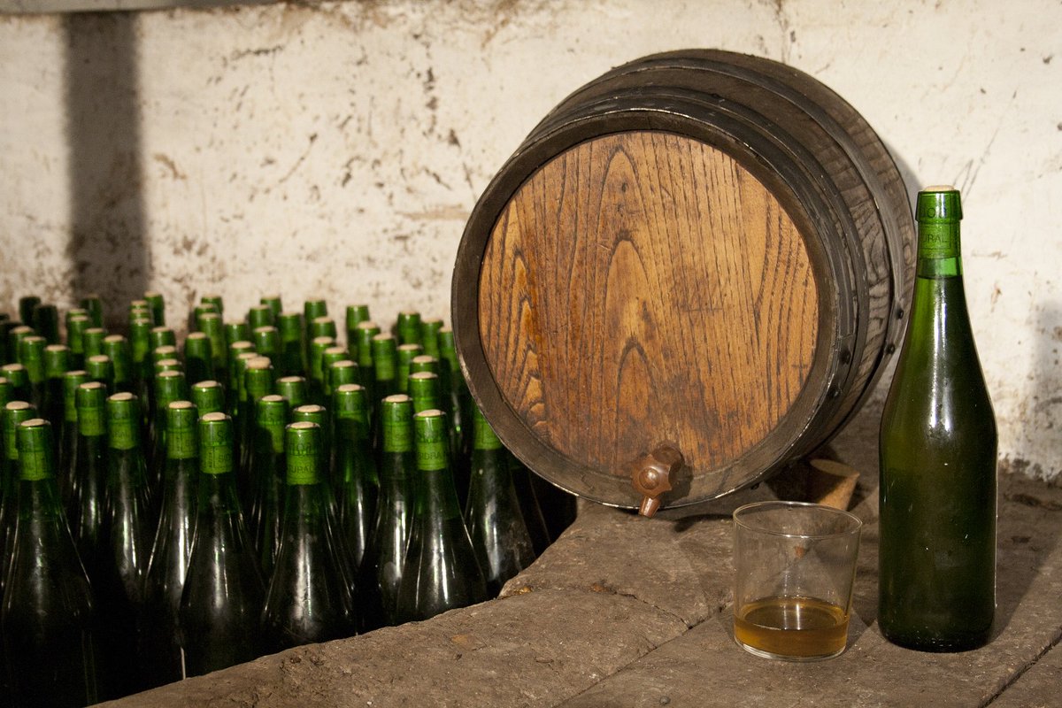 ¿Y si esta noche #brindamos con #sidra 100% artesanal y #tradicional para dar la bienvenida al #2016?