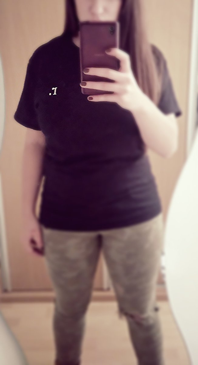 maria_arnal's tweet photo. Como me gustan las camisetas de la marca ivánroyo r., mira todas las que tiene en https://t.co/ijYVQNENkp https://t.co/hTgxc2oHtm
