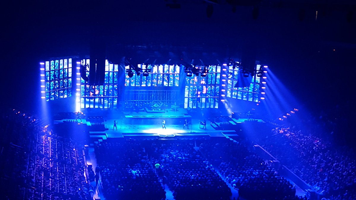vanbruggenmerci's tweet photo. I had way too much fun with @ESimonay at the Trans Siberian Orchestra concert! Glad we got to go 😊🎉 https://t.co/ak0FUqhxaj