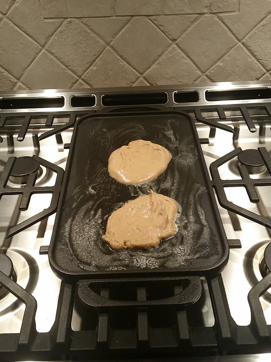 getleanfitness's tweet photo. Protein pancakes to start the day. #fitness #fitfam #HappyNewYear https://t.co/xSjmRmWo34