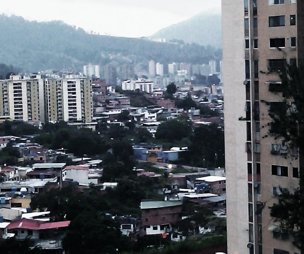 JonathanPatti's tweet photo. QUE DESAGRACIA
#31Dic 6:44am en #LosTeques SIN Transporte.Lo del pasaje JAMÁS se resolvió a tiempo @garcesfrancisco https://t.co/GjN0nq5Ori