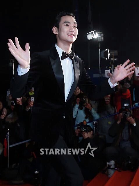yanidoank12's tweet photo. 151231 kimsoohyun oppa at 2015 KBS Drama Awords #dramaawards #Drama2015 #KimSooHyun #Korea https://t.co/BCvRiZBVDh