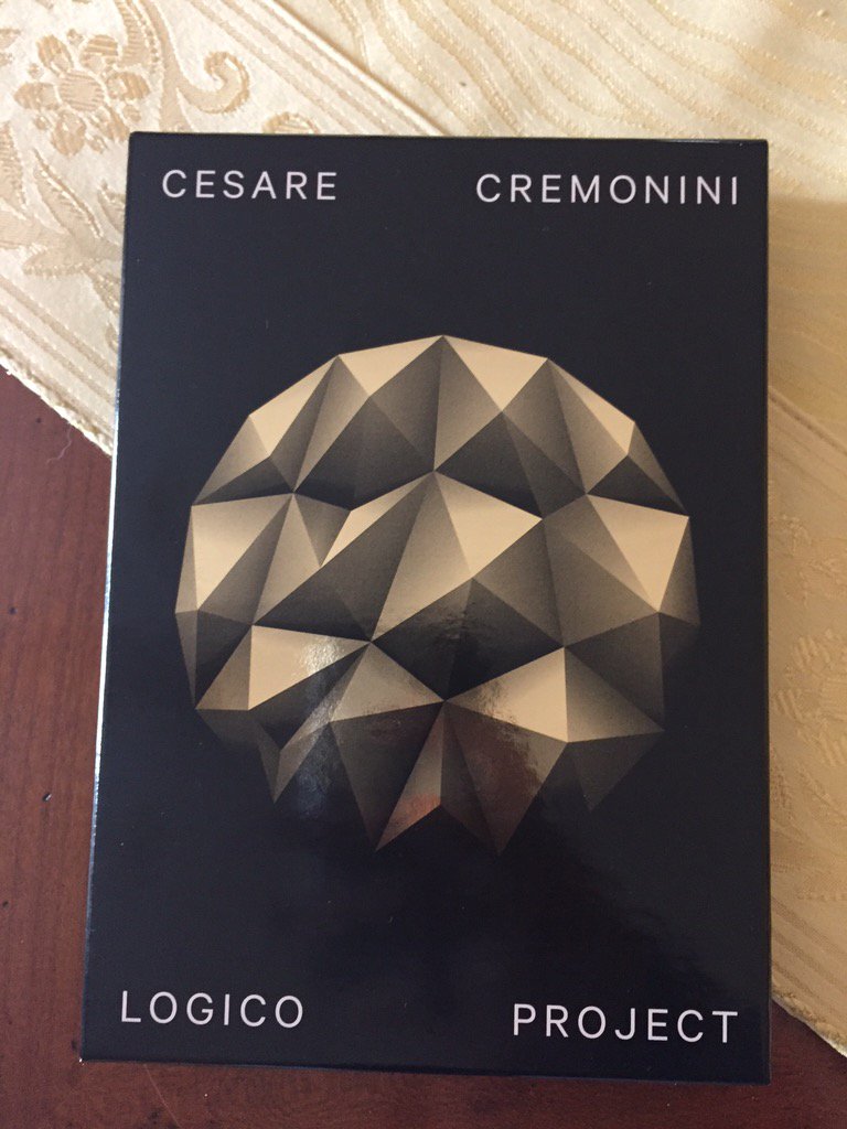 littledream00's tweet photo. Salti mortali per averlo... Ma ne è valsa la pena!! Bellissimo! Complimenti @CremoniniCesare #CesareCremonini https://t.co/slbY7mPXhv