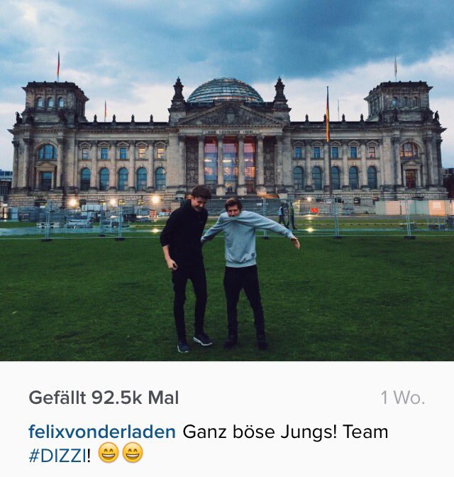 Mai_mm_Mai's tweet photo. @DnersNews #Dner2015 es gibt so viele schöne Momente von Dner (mit z.B. Kathi, Izzi,...), die hochgeladen wurden :D https://t.co/xsn4oFykWB