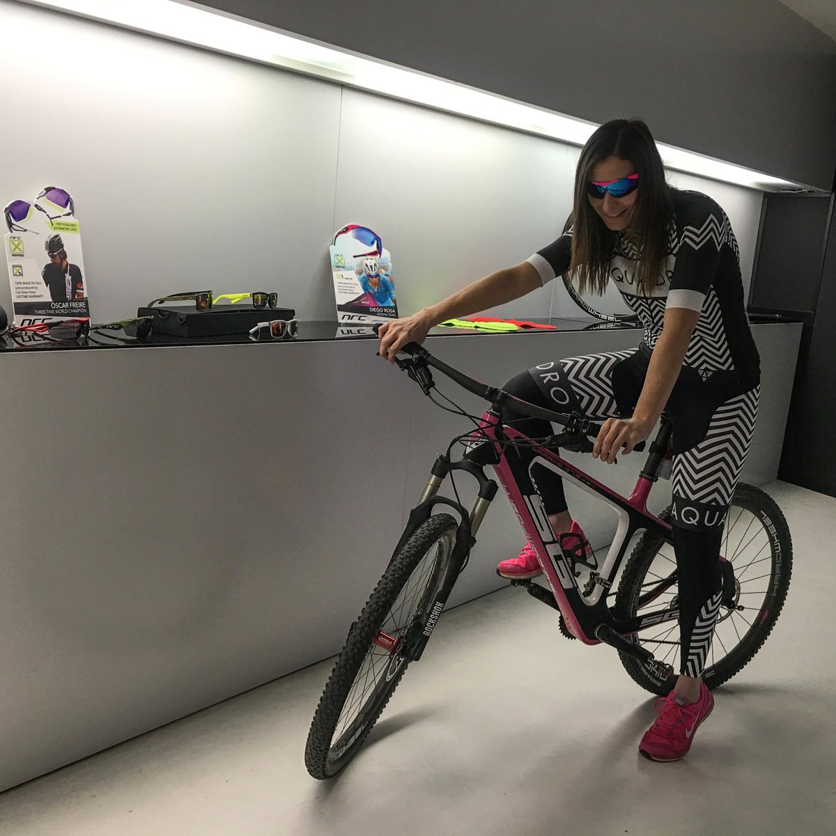 aquadro2's tweet photo. 31/12/2015: noi si gioca in show-room...e voi?
#happynewAQUADRO2year #exclusive #unconventional #hightech #aquadro2 https://t.co/s03p2sPXJP