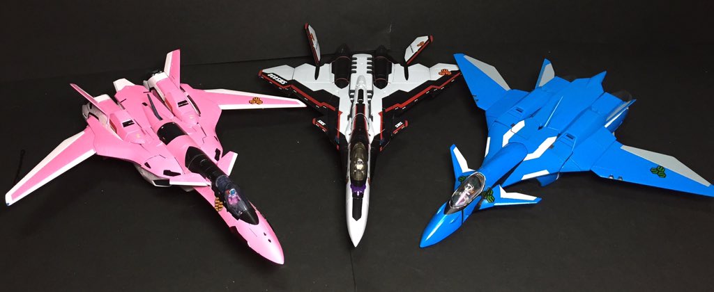 乙羽ghost No Twitter Vf 31を開発する上で活躍した3人の機体 開発者のアイシャ ブランシェットのvf 19e テストパイロットのリオン榊のyf 30 そして歌の力を示したミーナ フォルテのvf 11c Macross T Co T9tq7erqkl