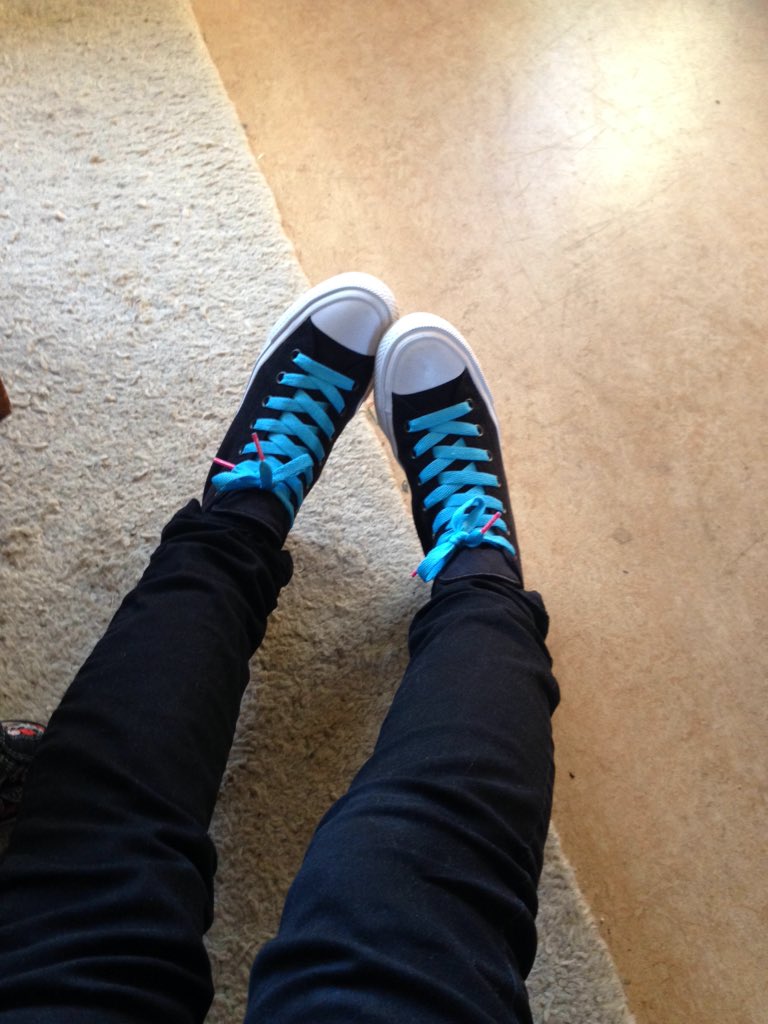 moltenheadache's tweet photo. Lol i got NEW SHOES but forgot to post it on twitt AYE #ALLSTARII (blue laces r mine bc festive af) https://t.co/AHRv0osloo