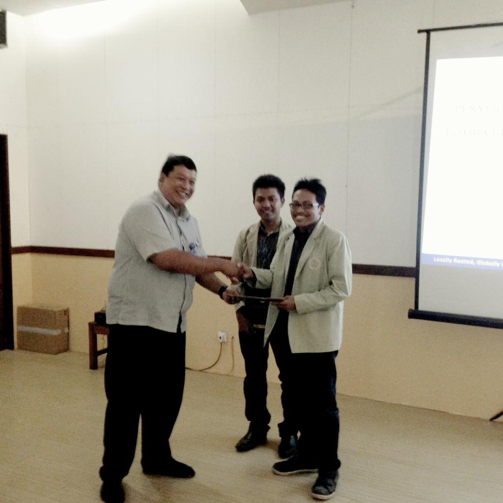 ridwano79's tweet photo. Terimakasih utk pihak Dirmawa UGM atas pemberian hadiahnya. Semoga dapat memotivasi saya untk terus berkarya #spirit https://t.co/9HVMjLHqxj