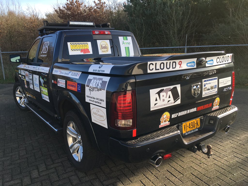 TeamMEGAlight's tweet photo. Laatste stickers erop, alles gepakt, wij zijn er klaar voor. #scanct #dierenlot @DierenLot #dodge https://t.co/MuSiuB8gth