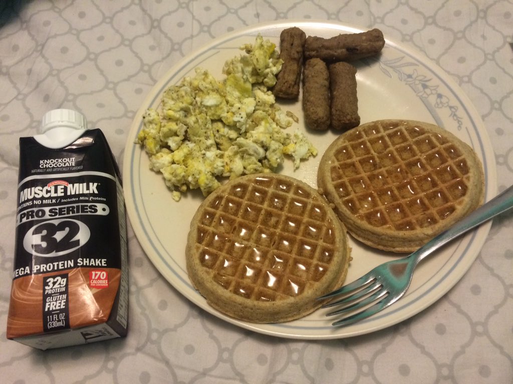 ChrisTe2_0's tweet photo. Start of the day!!! Low fat waffles w/honey, eggs, turkey sausage and a protein shake. #MuscleMilk #proteinload 💪🏼💪🏼 https://t.co/iwAWufmICC