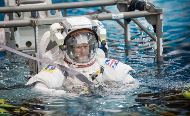 All looking good for the January 15 US EVA 35 featuring @astro_tim and ...