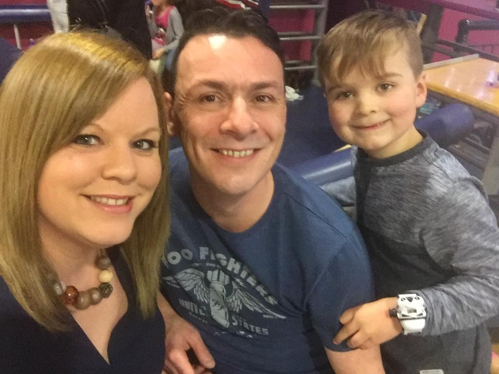 richy_jay's tweet photo. Bowling #familytime https://t.co/EXlVYmeAyK