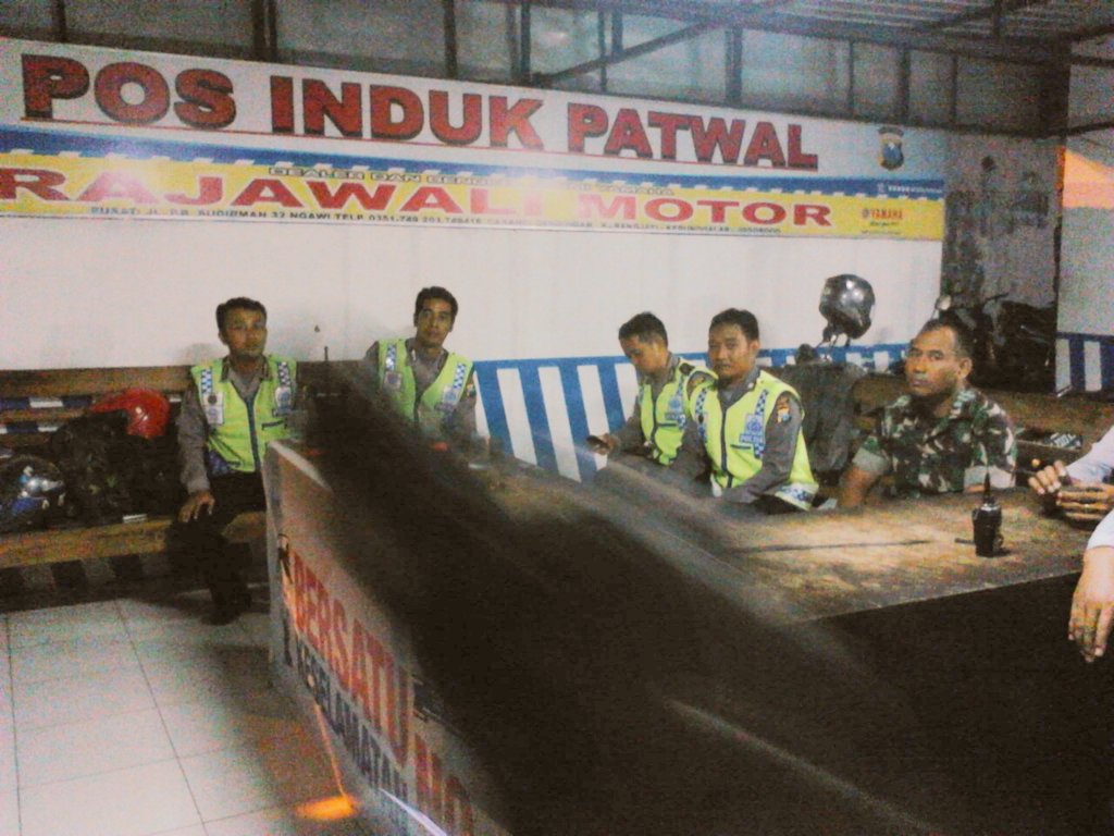 #melupatroli Siaga !!! POS induk patwal memantau masih hujan deras. Selebrasi Tanpa Narkoba n Miras