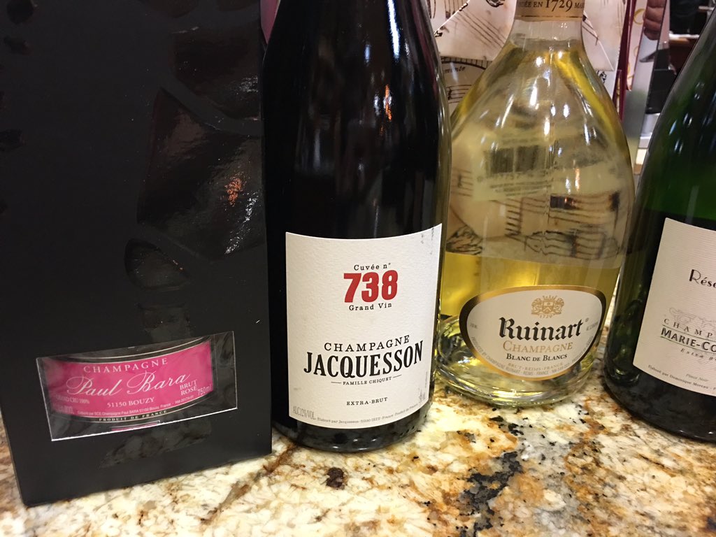 1MandaBear's tweet photo. #PaulBara  #Jacquesson #Ruinart @MarieCourtin_ #Champagne @VintageWineSR @SantanaRow, NYE ready @DepLifestyleMag https://t.co/zBi9LWiFRQ
