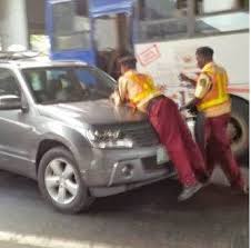 kcplay's tweet photo. If you beat the traffic light Fine: LASTMA demands N30million #PLEAD4MTN https://t.co/D8Fcq0FJKz