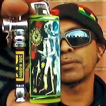 djCHOZiN1's tweet photo. #HNY Happy New Year!!
introducing: #PiPEWRAPZ©™ and #LiGHTERHUGZ©™ get yourz @www.etsy.com/shop/briniez https://t.co/lBBKAarI8x