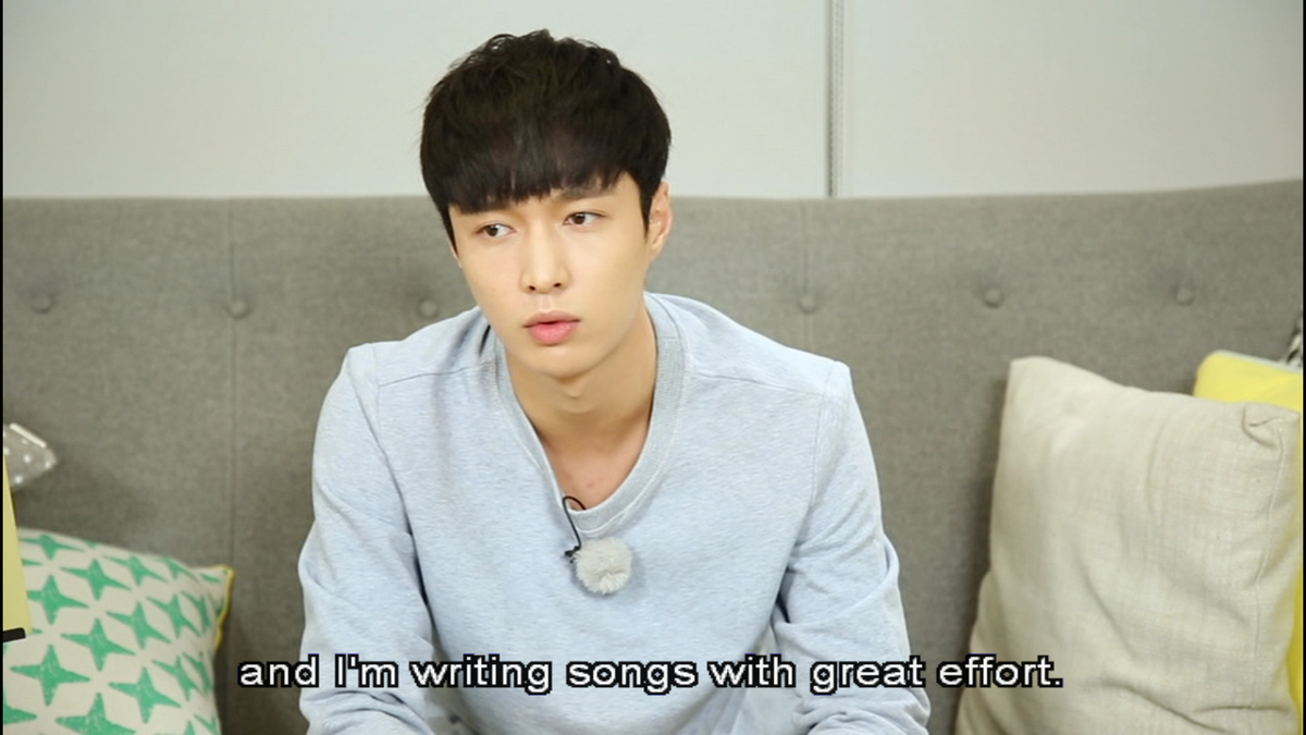 KpopKateri's tweet photo. The best way how to spend last hours of the year ♥ #EXO #SecondBox #Lay #Yixing https://t.co/cKuLSRg0nm