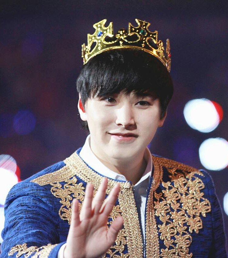  Happy birthday to Lee Sungmin, our precious king.. Have a nice day and be happy~ We love you! 