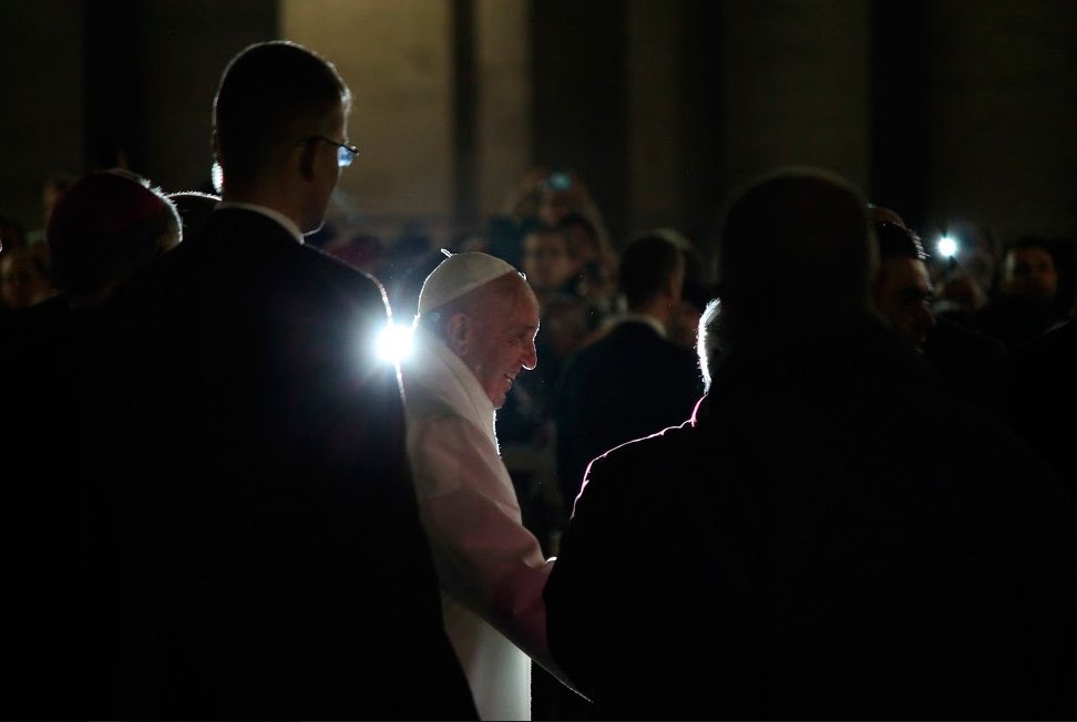 No olvidemos días de violencia y muerte en 2015: papa Francisco - CXk4iFYWsAEOd7U