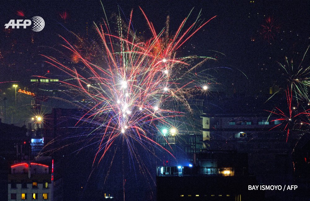 Las mejores imágenes de la llegada del 2016 - CXk55uRWMAQGXa6