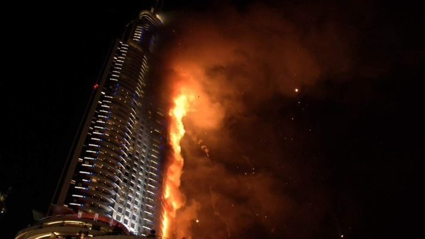 Бурдж халифа горит новости. Бурдж Халифа пожар. Address Downtown Dubai пожар. Пожар в Дубае небоскреб. Пожар в Бурдж Халифа 2020.