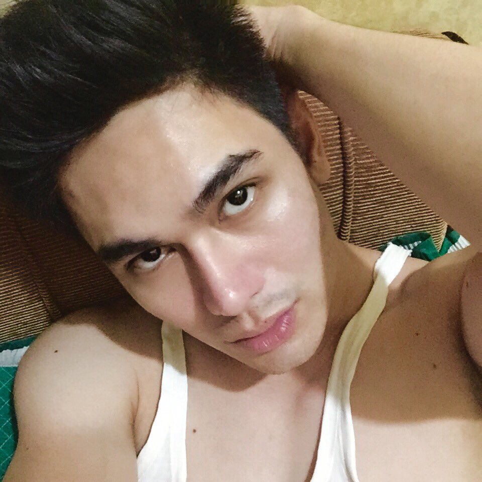 lukeconde07's tweet photo. Last #selfie for this year. 😏 #Hashtags https://t.co/mOBmLrI33j