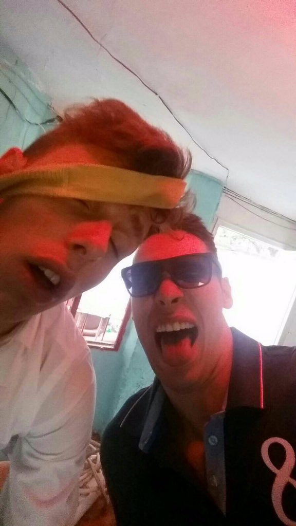 Premio Al AeroestaticoFormatico:
Para <a href="/leandrogaf/">Leandro Sanchez</a> por su increible gepeto traido de la boda de su tio goldreen