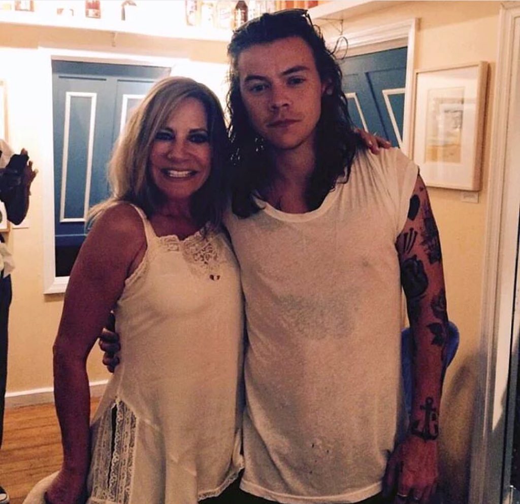 ForRealUpdate1D's tweet photo. Unseen (for me) Harry in Anguilla 2 days ago, looking fine 😍 -G via larrysgumdrop #VideoMTV2015One Direction https://t.co/GRMez13Qgq