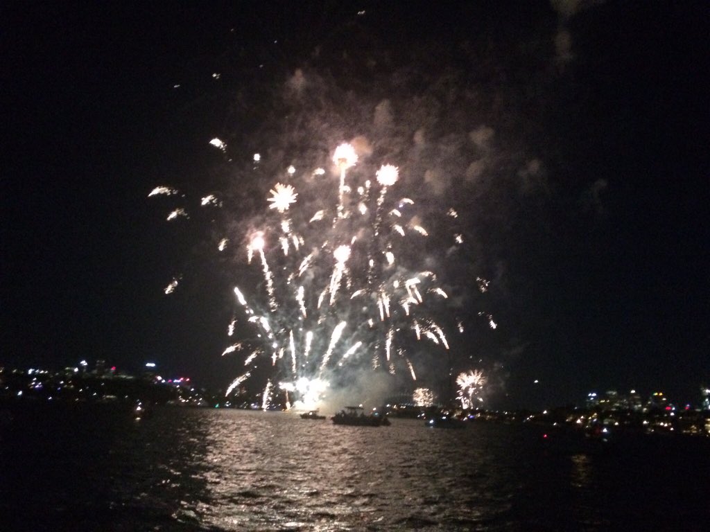 catx5sos's tweet photo. happy new yearr, have a great 2016- from sydney, australia https://t.co/fVWLguMuVv