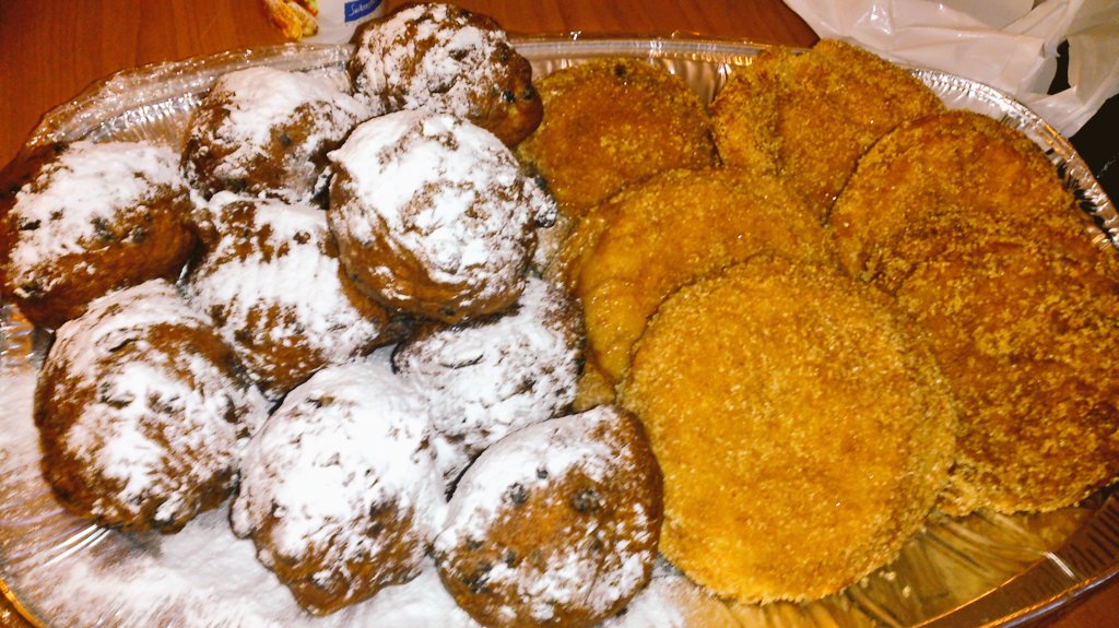 Ook dit jaar weer Oudhollandse lekkernijen van <a href="/waljolink/">Bakkerij van der Wal</a> #Apeldoorn #Top