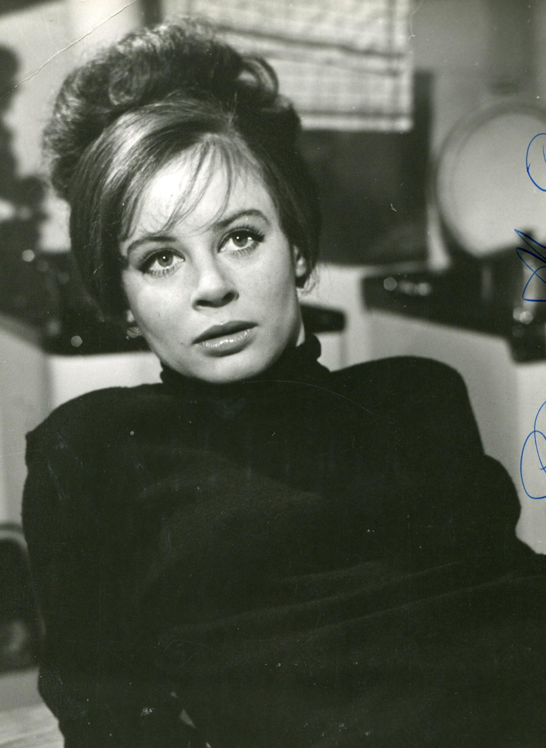 Happy Birthday to Sarah Miles. Famed for The Servant, Ryan\s Daughter & drinking her own urine. (Because of course.) 