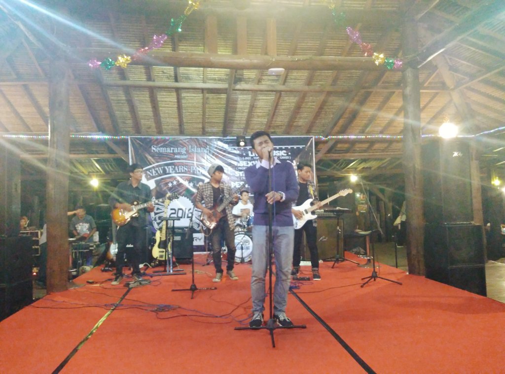 On the stage in semarang island.😊