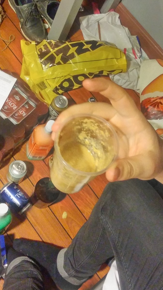 Allbilan's tweet photo. Viktor blandar en vacker drink. https://t.co/Gm4xiRdqtM