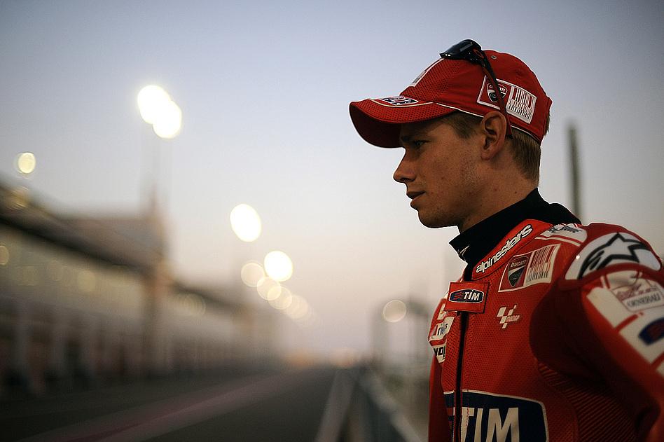JesSanSan's tweet photo. #LaMiradaDeUnPiloto @Official_CS27 con la mirada puesta en 2016, de color de rojo. #ComeBackCasey #MotoGP https://t.co/hyVGKPFuVc