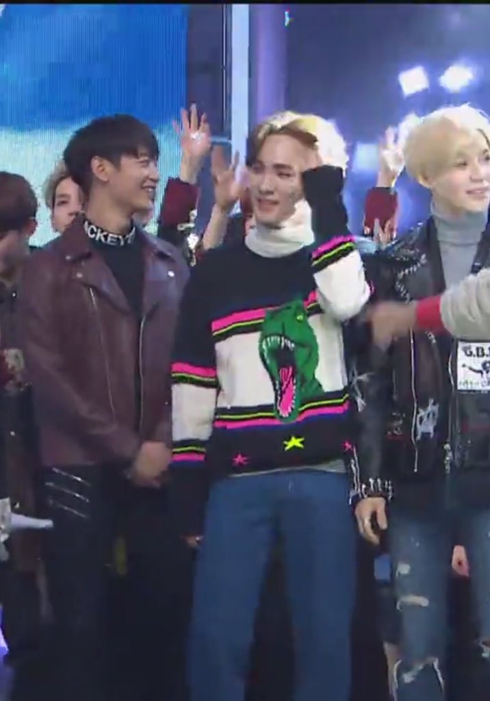 Mykiekiii's tweet photo. เสื้อคู่? น่ารักกกกจังง 2พี่น้องงงงง😊😊😊
#KeyBam #BamBam #GOT7 #Key #SHINee https://t.co/HBHmoV0fQp