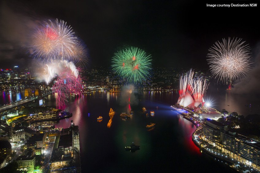 LiveTrafficSyd's tweet photo. SYDNEY CBD: Roads now open after #SydNYE. #CahillExp e/b is closed til 9am. Happy New Year &amp; safe travels in 2016! https://t.co/CoaIieUSb1